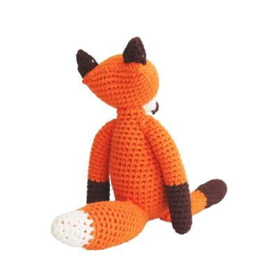 12173 - Gehäkeltes Kuscheltier Fuchs FRED - sitzend von hinten