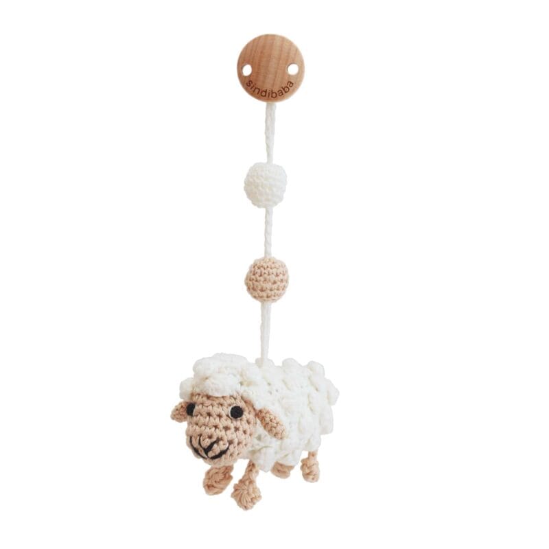 12231-Gehaekelter-Spielbogenanhaenger-Schaf-DOLLY-in-Weiss-von-vorne Gehäkelter Spielbogenanhänger Schaf DOLLY in Weiß - von vorne
