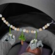 Gehäkelte Kinderwagenkette Koala COCO - im Kinderwagen von schräg oben