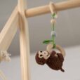 Babyspielzeug ab Geburt Affe braun - aus Sicht des Babys