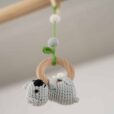 Babyspielzeug ab Geburt Koala grau - aus Babys Perspektive