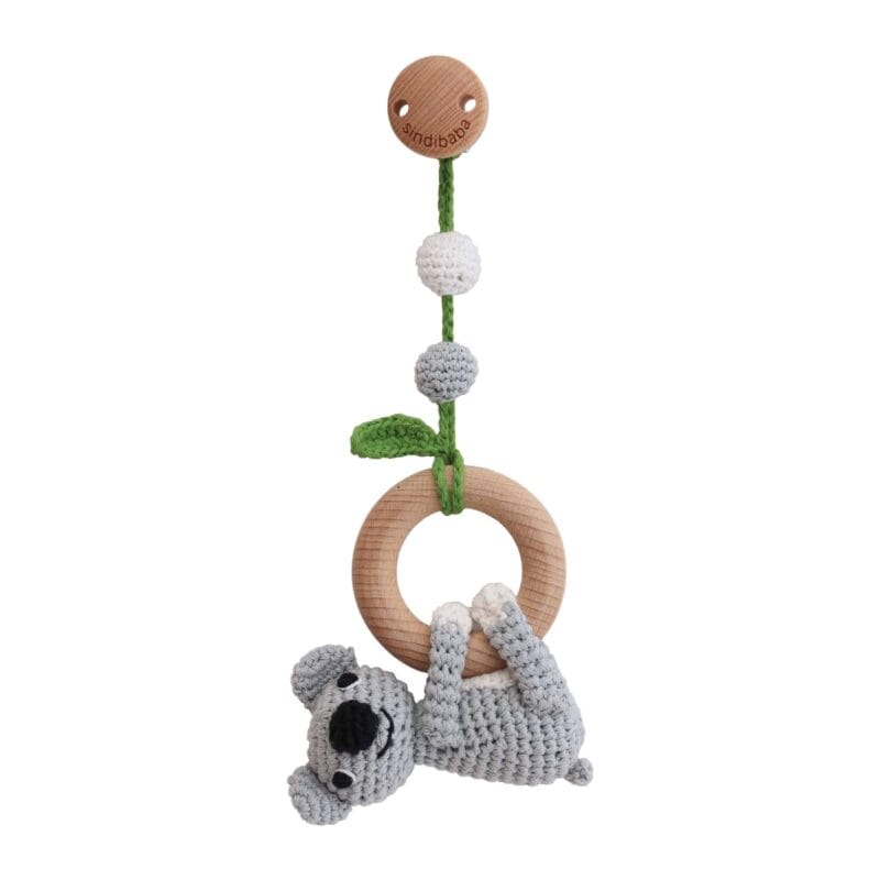 12524-Gehaekelter-Spielbogenanhaenger-Koala-COCO-vorne Gehäkelter Spielbogenanhänger Koala COCO