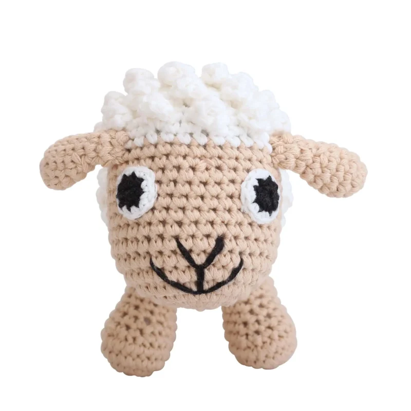 12535-soft-toy-sheep-front Handgefertigtes gehäkeltes Kuscheltier Schaf DOLLY aus Bio-Baumwolle, Vorderansicht