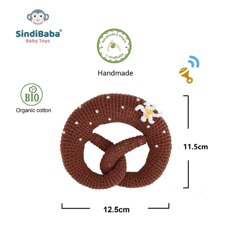 12536-baby-rattle-pretzel-edelweiss-infographic-1 Gehäkelte Babyrassel Brezel mit Edelweiß-Blüte und Maßangaben
