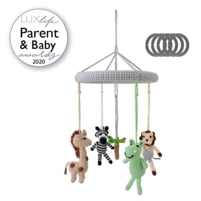 Baby Mobile SAFARI 2 - Nilpferd, Zebra, Giraffe, Löwe, Baum - mit 2020 Awards-Logo