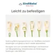 Schlaufe der Kinderwagenkette wird in eine hellbeige Befestigungsklammer eingefädelt.