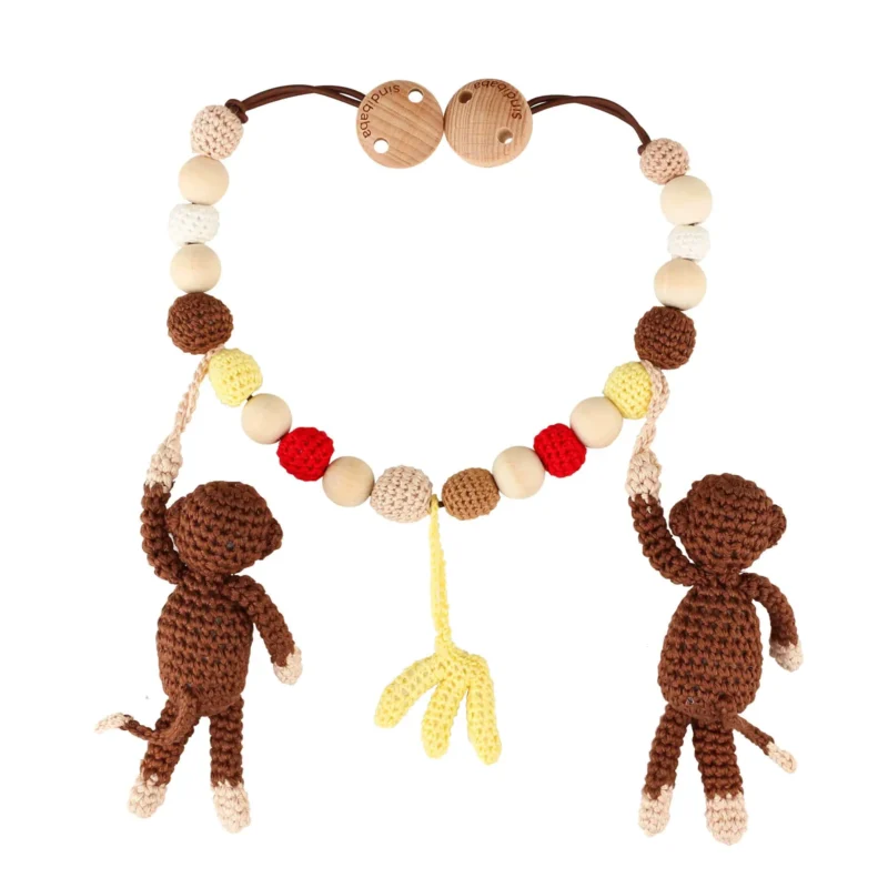 12625-stroller-chain-monkey-back Gehäkelte Kinderwagenkette Affe CHARLIE aus Bio-Baumwolle und Holz, Rückansicht